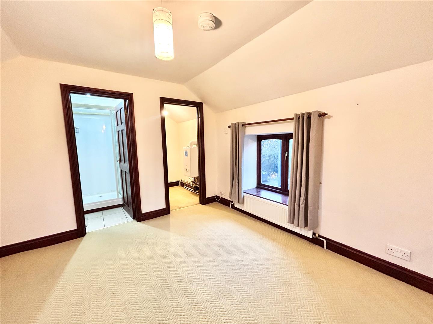 1 THE COURTYARD, WERN DEW FARM, ABERKENFIG.